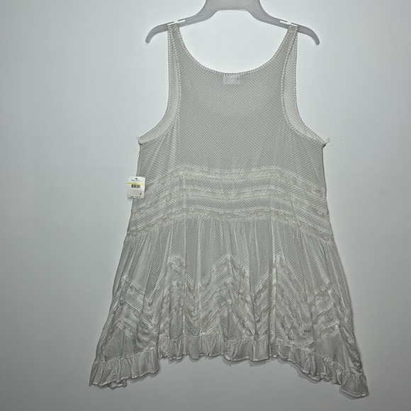 Free People Whit/Black dots Sleeveless Racerback Ruffle Sharkbite Lace top Sz M - Picture 9 of 9